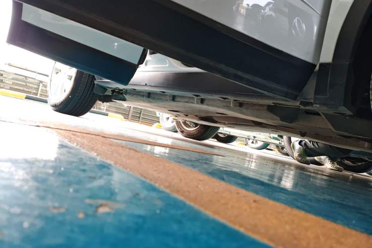 Used Jaguar E-PACE 2018 P200 China VI Right Side Sill