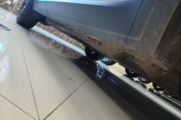 Used Jaguar E-PACE 2018 P250 S China VI Right Side Sill