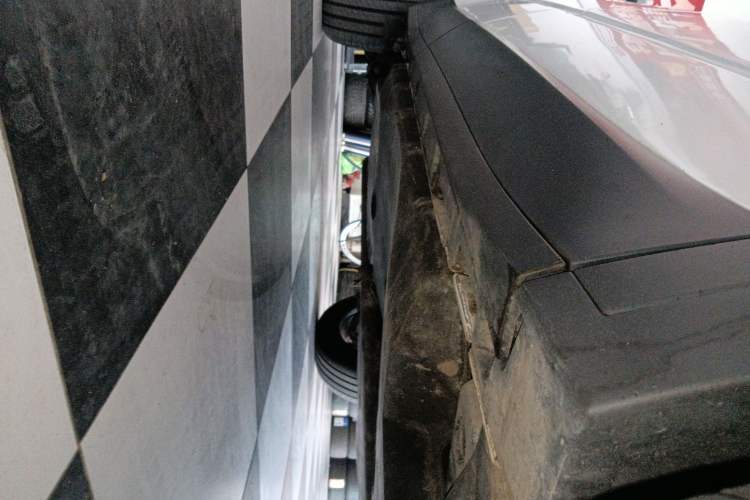 Used Jaguar E-PACE 2018 P200 S China VI Right Side Sill