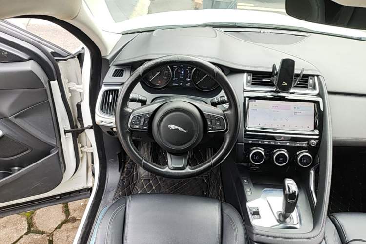 Used Jaguar E-PACE 2018 P200 S China V-standard Steering Wheel