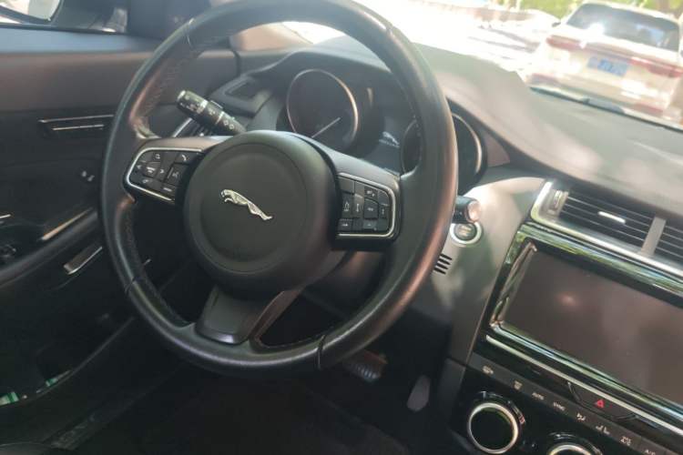 Used Jaguar E-PACE 2018 P250 SE China V-standard Steering Wheel