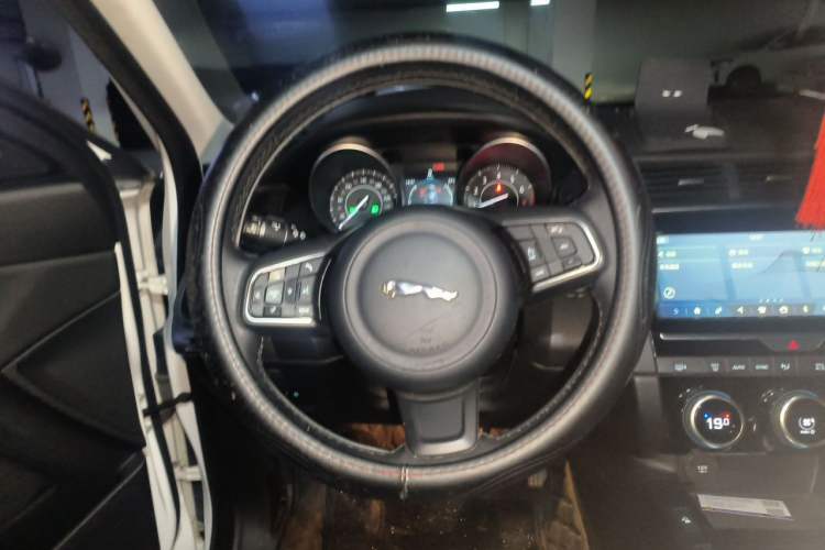 Used Jaguar E-PACE 2018 P200 China V Standard Steering Wheel