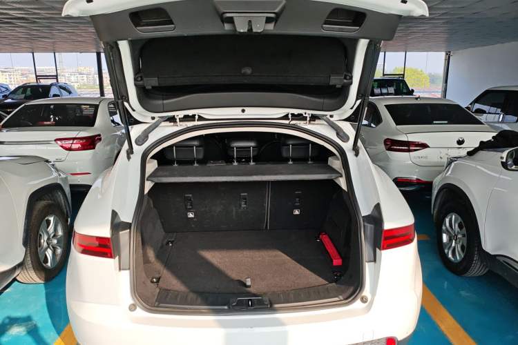 Used Jaguar E-PACE 2018 P200 China VI Trunk