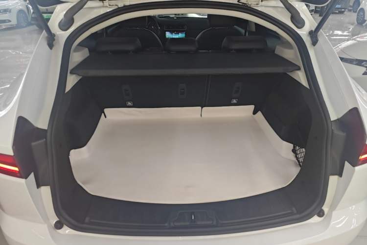 Used Jaguar E-PACE 2018 P250 S China VI Trunk