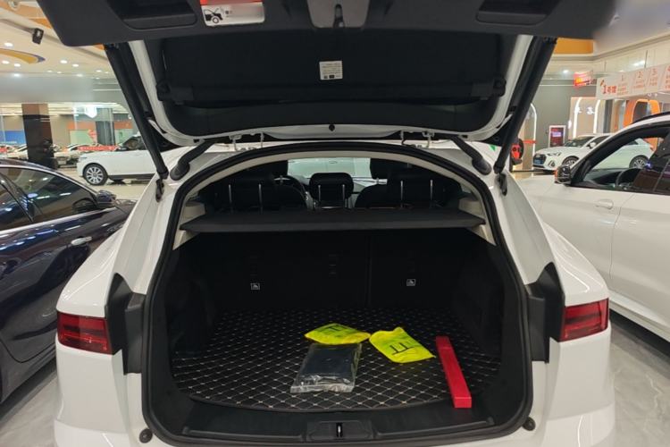 Used Jaguar E-PACE 2018 P250 SE China VI Trunk