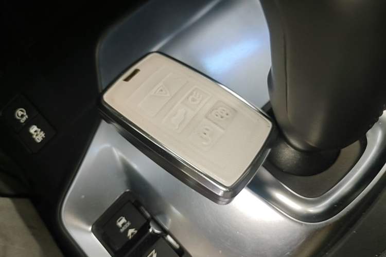 Used Jaguar E-PACE 2018 P200 S China VI Vehicle Key