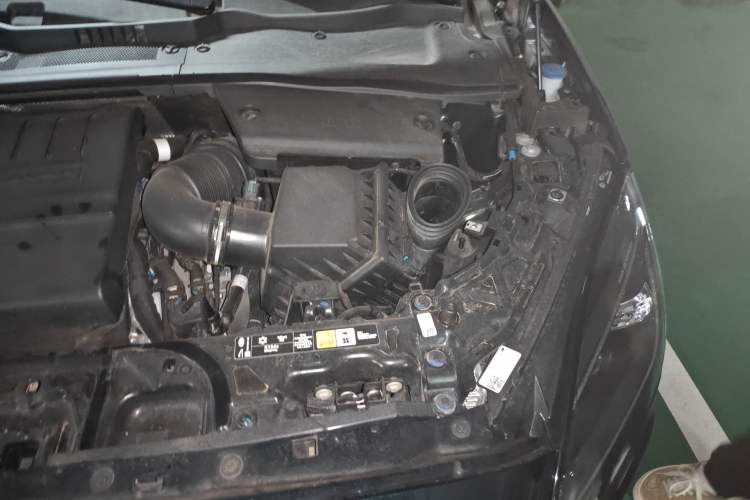 Used Jaguar E-PACE 2024 YAO Black Sport Edition R-DYNAMIC SE BLACK Engine Bay Left