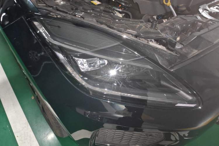 Used Jaguar E-PACE 2024 YAO Black Sport Edition R-DYNAMIC SE BLACK Right Front Headlight