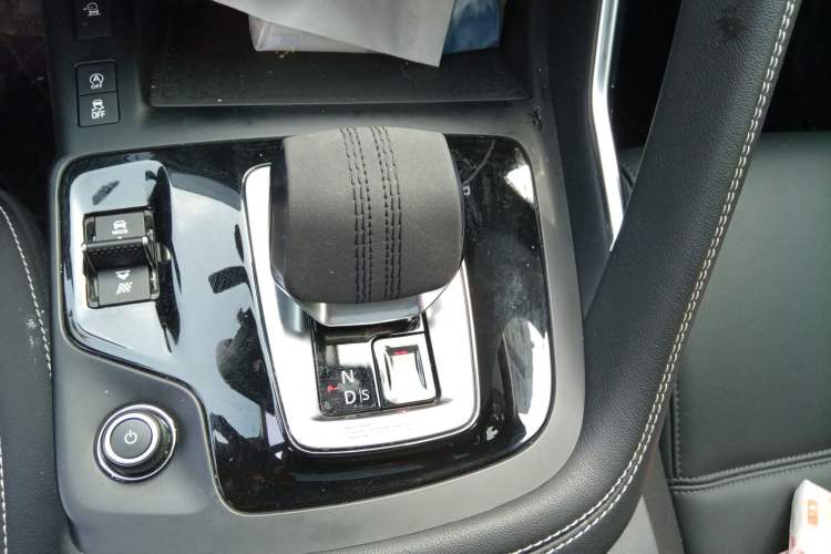Used Jaguar E-PACE 2024 All-New R-DYNAMIC S Sport Edition Gear Lever