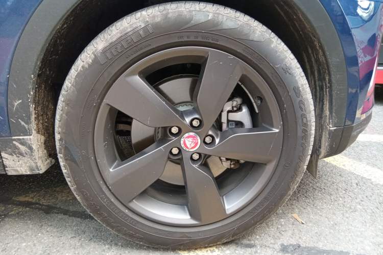 Used Jaguar E-PACE 2024 All-New R-DYNAMIC S Sport Edition Right Front Wheel Hub