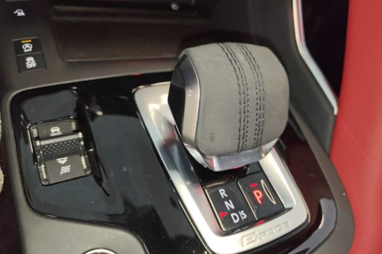 Used Jaguar E-PACE 2024 All-New R-DYNAMIC S Sport Edition Gear Lever