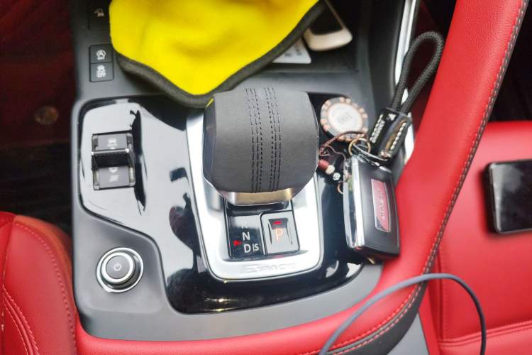 Used Jaguar E-PACE 2024 All-New R-DYNAMIC S Sport Edition Gear Lever