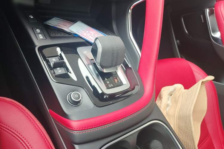 Used Jaguar E-PACE 2024 All-New R-DYNAMIC S Sport Edition Gear Lever