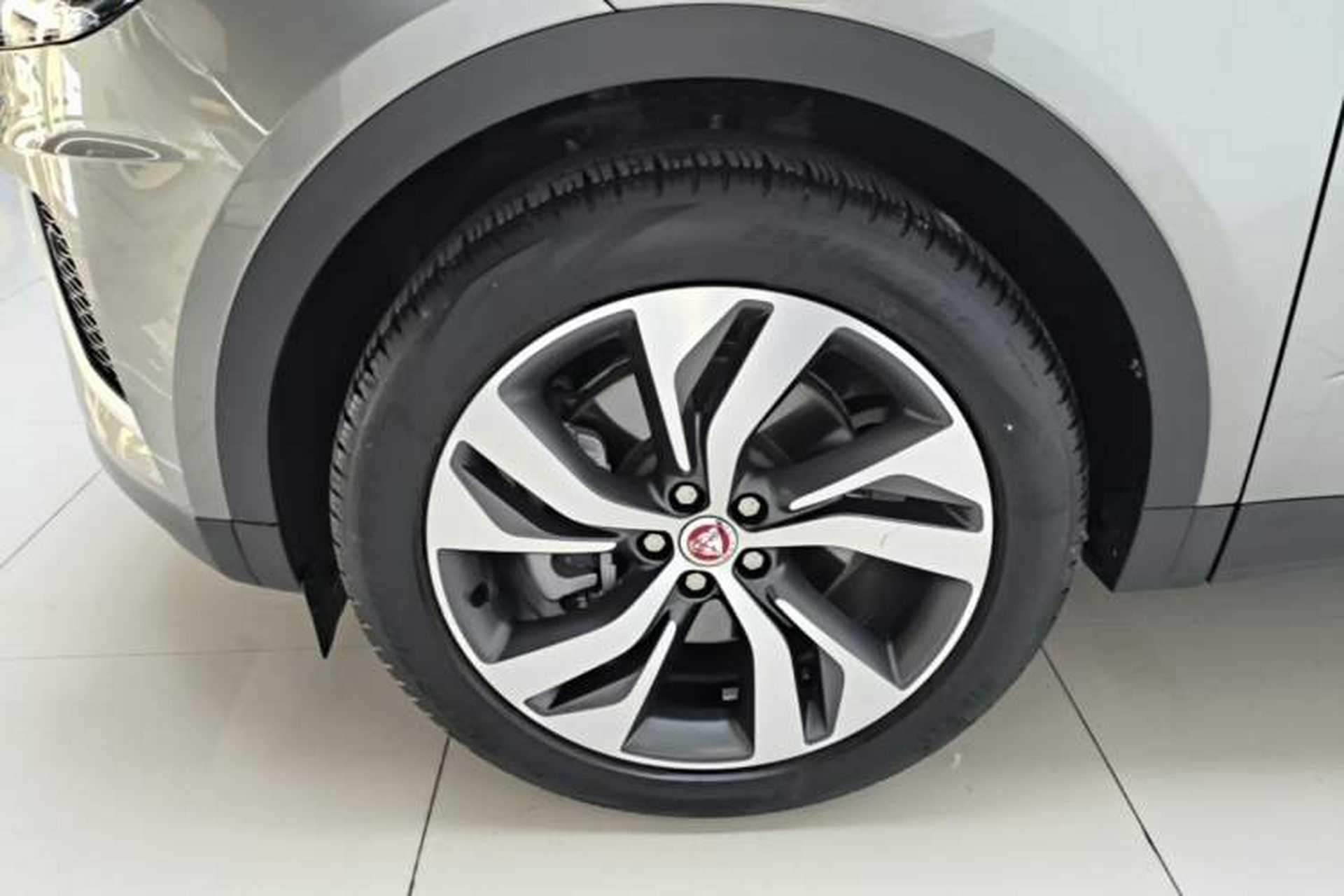 Used Jaguar E-PACE 2024 All-New R-DYNAMIC S Sport Edition Left Front Wheel Hub