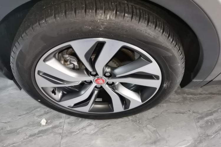 Used Jaguar E-PACE 2024 All-New R-DYNAMIC S Sport Edition Left Front Wheel Hub