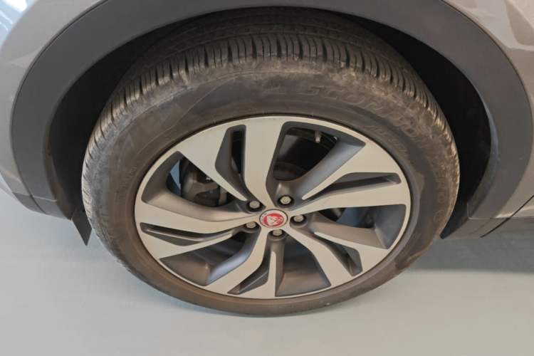 Used Jaguar E-PACE 2024 All-New R-DYNAMIC S Sport Edition Left Front Wheel Hub