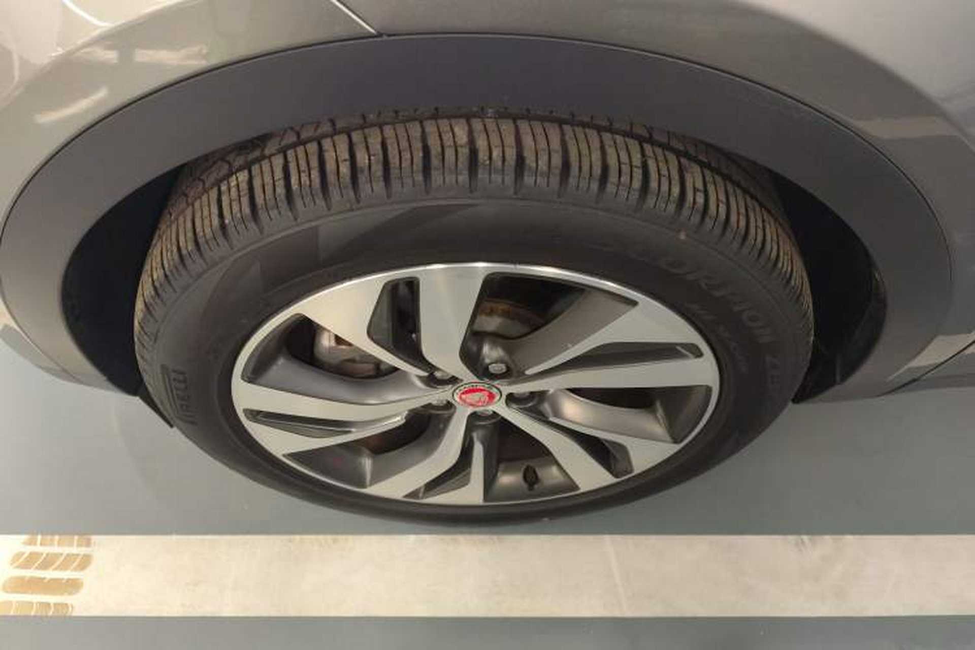 Used Jaguar E-PACE 2024 All-New R-DYNAMIC S Sport Edition Left Front Wheel Hub