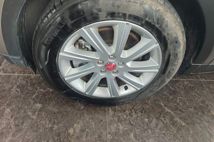 Used Jaguar E-PACE 2024 Youth Sports Edition R-DYNAMIC Left Front Wheel Hub