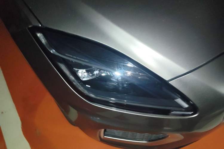 Used Jaguar E-PACE 2024 All-New R-DYNAMIC S Sport Edition Right Front Headlight