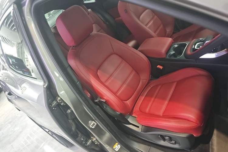 Used Jaguar E-PACE 2024 All-New R-DYNAMIC S Sport Edition Right Front Seat