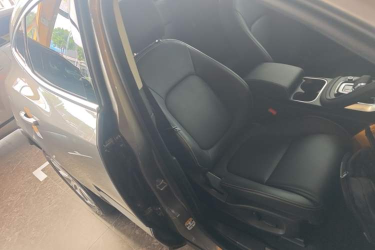 Used Jaguar E-PACE 2024 Youth Sports Edition R-DYNAMIC Right Front Seat
