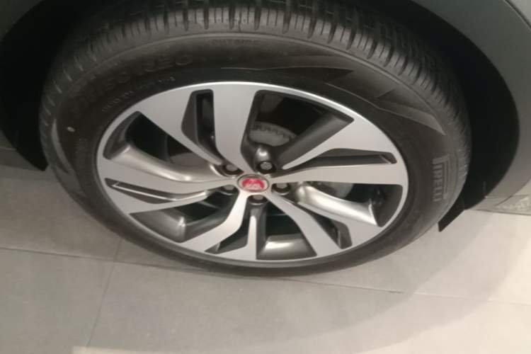 Used Jaguar E-PACE 2024 All-New R-DYNAMIC S Sport Edition Right Front Wheel Hub