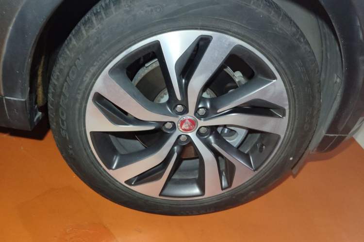 Used Jaguar E-PACE 2024 All-New R-DYNAMIC S Sport Edition Right Front Wheel Hub