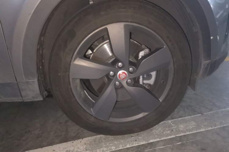 Used Jaguar E-PACE 2024 All-New R-DYNAMIC S Sport Edition Right Front Wheel Hub