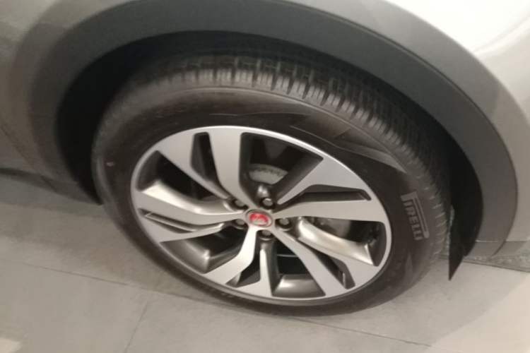 Used Jaguar E-PACE 2024 All-New R-DYNAMIC S Sport Edition Right Front Wheel Hub