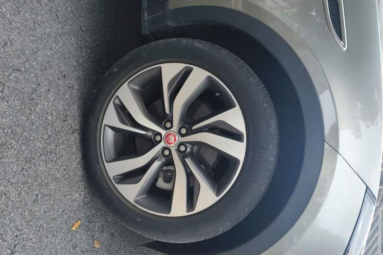 Used Jaguar E-PACE 2024 All-New R-DYNAMIC S Sport Edition Right Front Wheel Hub