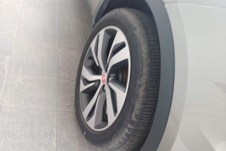 Used Jaguar E-PACE 2024 All-New R-DYNAMIC S Sport Edition Right Front Wheel Hub