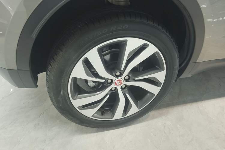 Used Jaguar E-PACE 2024 All-New R-DYNAMIC S Sport Edition Right Rear Wheel Hub
