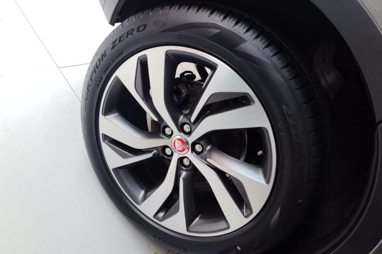 Used Jaguar E-PACE 2024 All-New R-DYNAMIC S Sport Edition Right Rear Wheel Hub