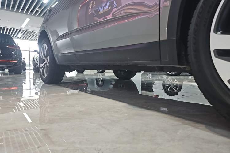 Used Jaguar E-PACE 2024 All-New R-DYNAMIC S Sport Edition Right Side Sill