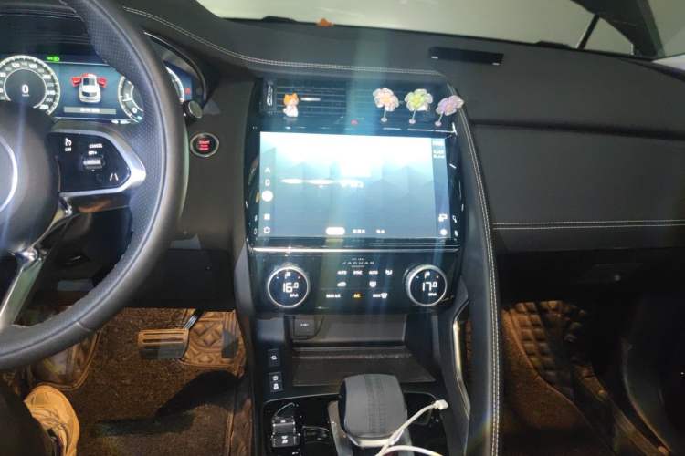 Used Jaguar E-PACE 2024 YAO Black Sport Edition R-DYNAMIC SE BLACK Audio And AC Panel