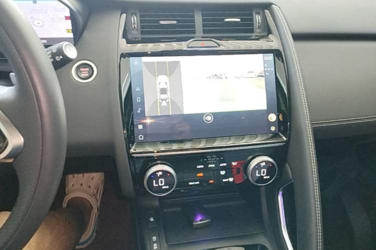 Used Jaguar E-PACE 2024 YAO Black Sport Edition R-DYNAMIC SE BLACK Audio And AC Panel