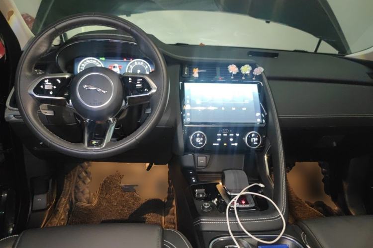 Used Jaguar E-PACE 2024 YAO Black Sport Edition R-DYNAMIC SE BLACK Center Console