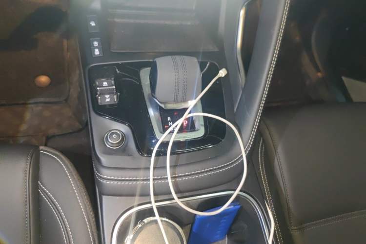 Used Jaguar E-PACE 2024 YAO Black Sport Edition R-DYNAMIC SE BLACK Gear Lever