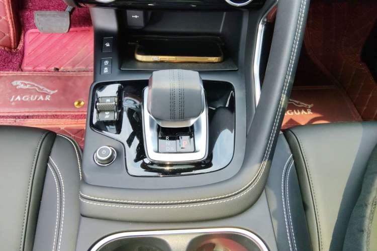 Used Jaguar E-PACE 2024 YAO Black Sport Edition R-DYNAMIC SE BLACK Gear Lever
