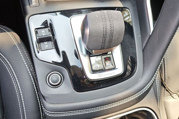 Used Jaguar E-PACE 2024 YAO Black Sport Edition R-DYNAMIC SE BLACK Gear Lever
