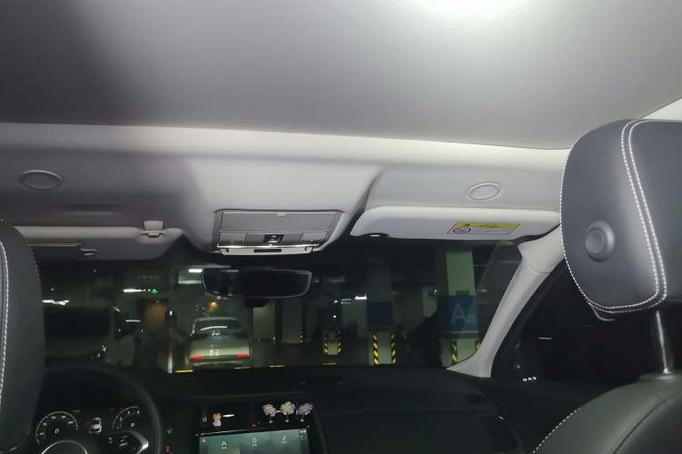 Used Jaguar E-PACE 2024 YAO Black Sport Edition R-DYNAMIC SE BLACK Headliner