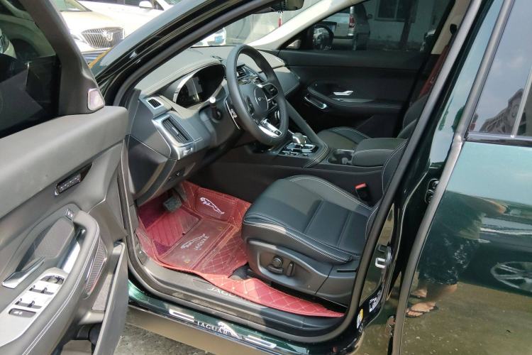 Used Jaguar E-PACE 2024 YAO Black Sport Edition R-DYNAMIC SE BLACK Interior 3