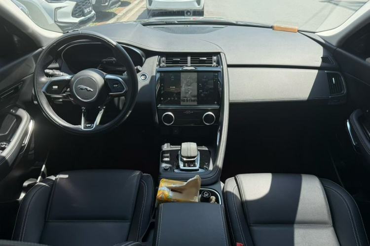 Used Jaguar E-PACE 2024 YAO Black Sport Edition R-DYNAMIC SE BLACK Interior 3