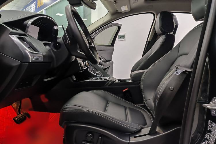 Used Jaguar E-PACE 2024 YAO Black Sport Edition R-DYNAMIC SE BLACK Interior 5