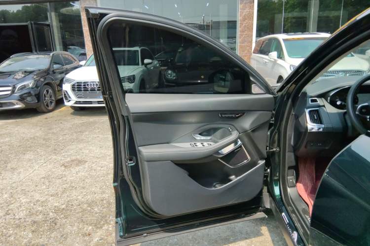 Used Jaguar E-PACE 2024 YAO Black Sport Edition R-DYNAMIC SE BLACK Interior 7