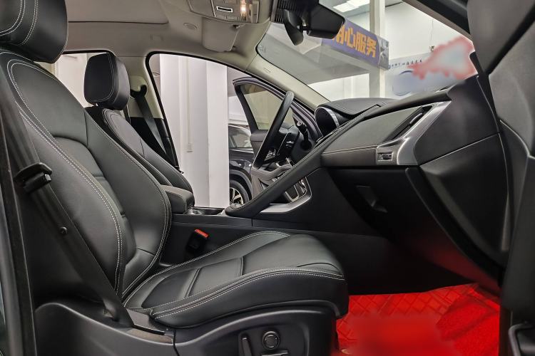 Used Jaguar E-PACE 2024 YAO Black Sport Edition R-DYNAMIC SE BLACK Interior 7