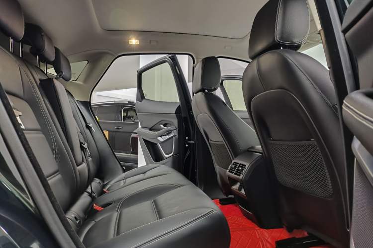 Used Jaguar E-PACE 2024 YAO Black Sport Edition R-DYNAMIC SE BLACK Interior 8