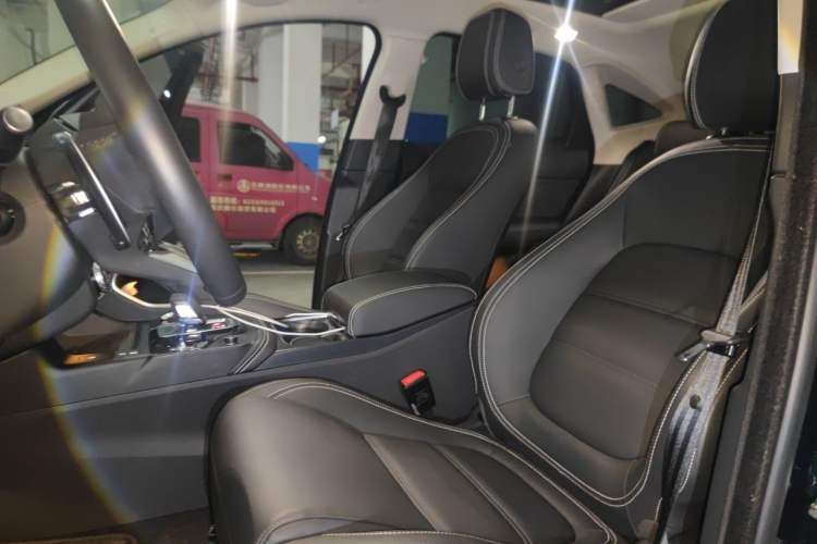Used Jaguar E-PACE 2024 YAO Black Sport Edition R-DYNAMIC SE BLACK Left Front Seat