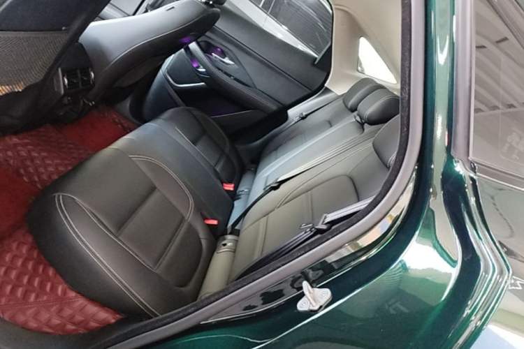 Used Jaguar E-PACE 2024 YAO Black Sport Edition R-DYNAMIC SE BLACK Left Rear Seat