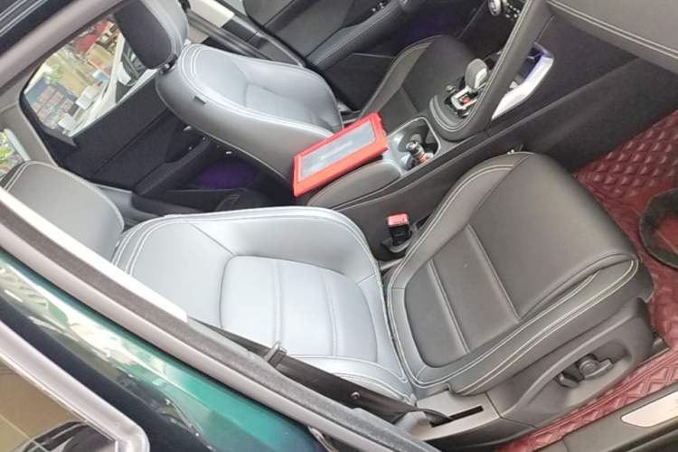 Used Jaguar E-PACE 2024 YAO Black Sport Edition R-DYNAMIC SE BLACK Right Front Seat
